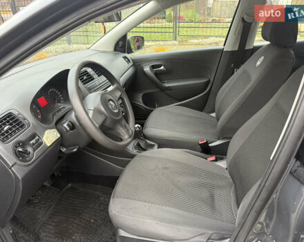 Серый Фольксваген Поло, объемом двигателя 1.6 л и пробегом 230 тыс. км за 6200 $, фото 12 на Automoto.ua