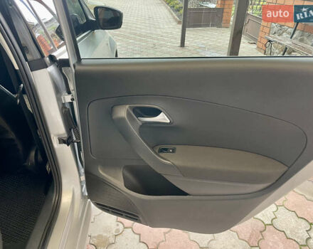 Сірий Фольксваген Поло, об'ємом двигуна 1.4 л та пробігом 115 тис. км за 10600 $, фото 16 на Automoto.ua