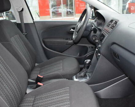 Сірий Фольксваген Поло, об'ємом двигуна 1.39 л та пробігом 156 тис. км за 9800 $, фото 5 на Automoto.ua