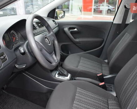 Сірий Фольксваген Поло, об'ємом двигуна 1.39 л та пробігом 156 тис. км за 9800 $, фото 11 на Automoto.ua