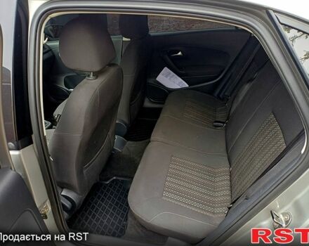 Сірий Фольксваген Поло, об'ємом двигуна 1.4 л та пробігом 68 тис. км за 12000 $, фото 6 на Automoto.ua