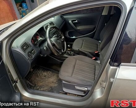 Сірий Фольксваген Поло, об'ємом двигуна 1.4 л та пробігом 68 тис. км за 12000 $, фото 3 на Automoto.ua