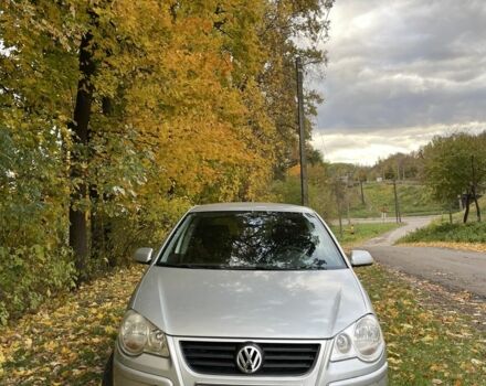 Серый Фольксваген Поло, объемом двигателя 1.4 л и пробегом 280 тыс. км за 3999 $, фото 1 на Automoto.ua