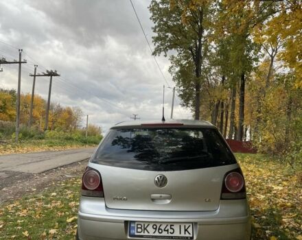 Серый Фольксваген Поло, объемом двигателя 1.4 л и пробегом 280 тыс. км за 3999 $, фото 4 на Automoto.ua