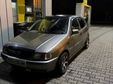 Серый Фольксваген Поло, объемом двигателя 1.4 л и пробегом 250 тыс. км за 2000 $, фото 1 на Automoto.ua