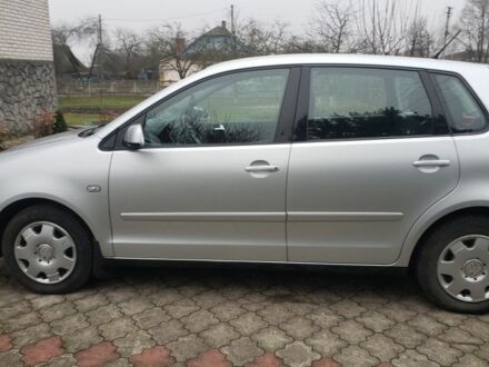 Серый Фольксваген Поло, объемом двигателя 1.2 л и пробегом 250 тыс. км за 4500 $, фото 1 на Automoto.ua