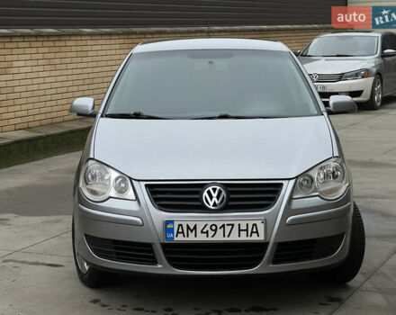 Серый Фольксваген Поло, объемом двигателя 1.4 л и пробегом 330 тыс. км за 4499 $, фото 1 на Automoto.ua