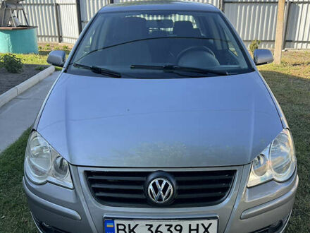 Серый Фольксваген Поло, объемом двигателя 1.2 л и пробегом 165 тыс. км за 3700 $, фото 1 на Automoto.ua