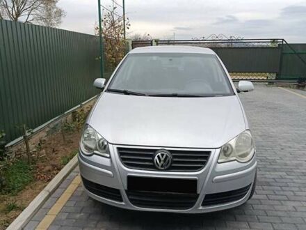 Серый Фольксваген Поло, объемом двигателя 1.2 л и пробегом 220 тыс. км за 3900 $, фото 1 на Automoto.ua