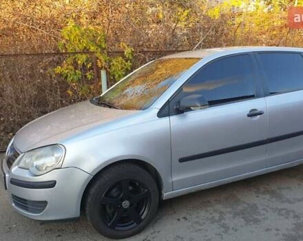 Серый Фольксваген Поло, объемом двигателя 1.4 л и пробегом 333 тыс. км за 3000 $, фото 1 на Automoto.ua