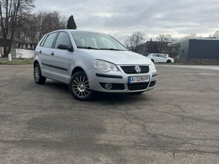 Серый Фольксваген Поло, объемом двигателя 1.39 л и пробегом 300 тыс. км за 4900 $, фото 1 на Automoto.ua