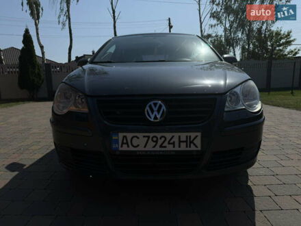 Серый Фольксваген Поло, объемом двигателя 1.4 л и пробегом 310 тыс. км за 4800 $, фото 1 на Automoto.ua