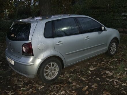 Серый Фольксваген Поло, объемом двигателя 1.4 л и пробегом 328 тыс. км за 4350 $, фото 1 на Automoto.ua