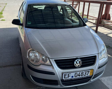 Серый Фольксваген Поло, объемом двигателя 1.42 л и пробегом 179 тыс. км за 5850 $, фото 1 на Automoto.ua