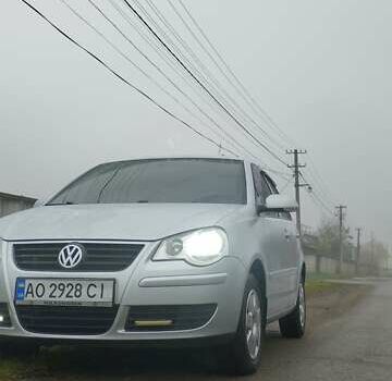 Серый Фольксваген Поло, объемом двигателя 1.4 л и пробегом 407 тыс. км за 5100 $, фото 1 на Automoto.ua