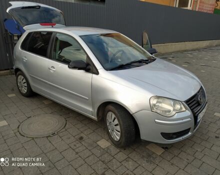 Серый Фольксваген Поло, объемом двигателя 1.2 л и пробегом 290 тыс. км за 4000 $, фото 1 на Automoto.ua