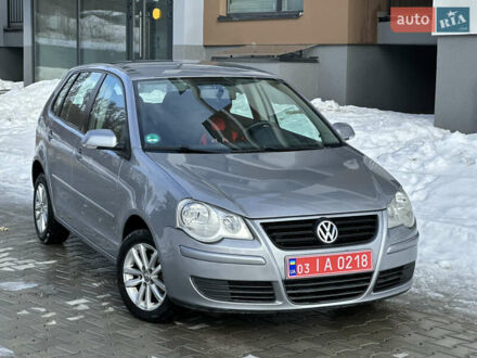 Серый Фольксваген Поло, объемом двигателя 1.4 л и пробегом 190 тыс. км за 5999 $, фото 1 на Automoto.ua