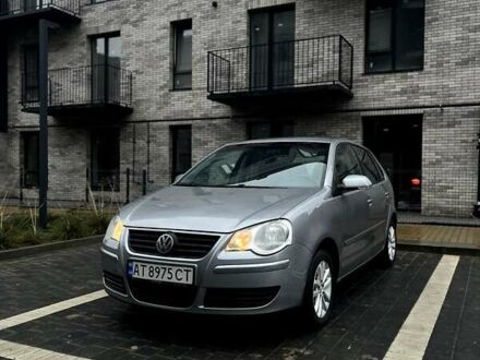 Серый Фольксваген Поло, объемом двигателя 1.39 л и пробегом 156 тыс. км за 4700 $, фото 1 на Automoto.ua