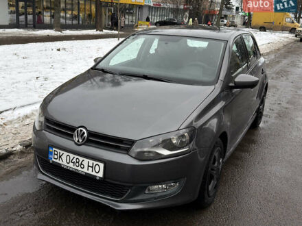 Серый Фольксваген Поло, объемом двигателя 1.6 л и пробегом 195 тыс. км за 5800 $, фото 1 на Automoto.ua