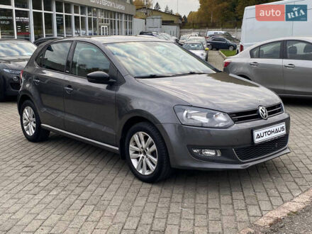 Серый Фольксваген Поло, объемом двигателя 1.2 л и пробегом 250 тыс. км за 6300 $, фото 1 на Automoto.ua