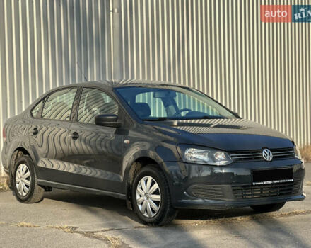 Серый Фольксваген Поло, объемом двигателя 1.6 л и пробегом 197 тыс. км за 5800 $, фото 1 на Automoto.ua