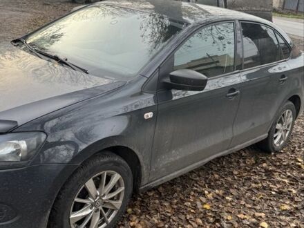 Серый Фольксваген Поло, объемом двигателя 1.6 л и пробегом 200 тыс. км за 4500 $, фото 1 на Automoto.ua