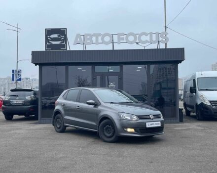 Серый Фольксваген Поло, объемом двигателя 1.4 л и пробегом 253 тыс. км за 9390 $, фото 1 на Automoto.ua