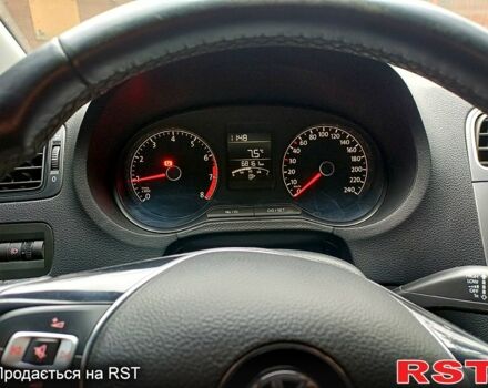 Серый Фольксваген Поло, объемом двигателя 1.4 л и пробегом 68 тыс. км за 12000 $, фото 1 на Automoto.ua