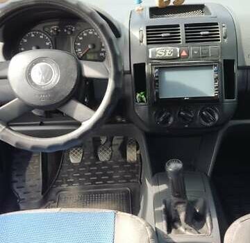 Синій Фольксваген Поло, об'ємом двигуна 1.2 л та пробігом 142 тис. км за 4000 $, фото 2 на Automoto.ua