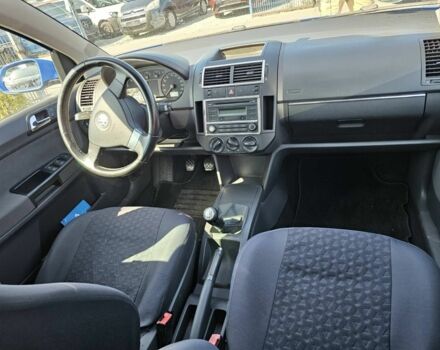 Синий Фольксваген Поло, объемом двигателя 1.4 л и пробегом 231 тыс. км за 5500 $, фото 4 на Automoto.ua