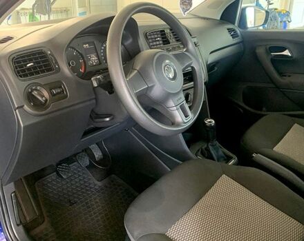 Синий Фольксваген Поло, объемом двигателя 1.2 л и пробегом 249 тыс. км за 6000 $, фото 6 на Automoto.ua