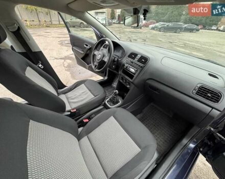 Синій Фольксваген Поло, об'ємом двигуна 1.6 л та пробігом 318 тис. км за 5400 $, фото 11 на Automoto.ua