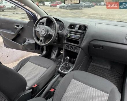 Синій Фольксваген Поло, об'ємом двигуна 1.6 л та пробігом 318 тис. км за 5400 $, фото 12 на Automoto.ua