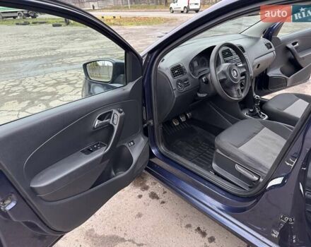 Синій Фольксваген Поло, об'ємом двигуна 1.6 л та пробігом 318 тис. км за 5400 $, фото 16 на Automoto.ua