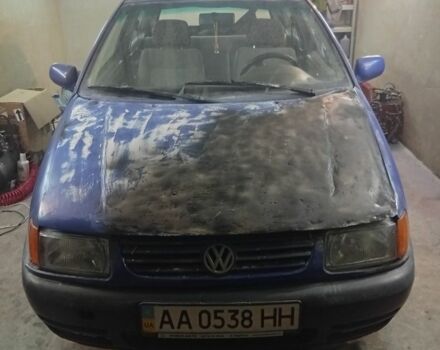 Синий Фольксваген Поло, объемом двигателя 1 л и пробегом 150 тыс. км за 400 $, фото 1 на Automoto.ua