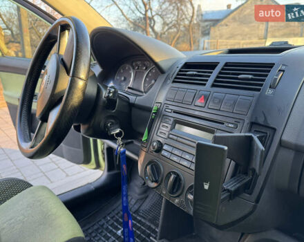 Зеленый Фольксваген Поло, объемом двигателя 1.4 л и пробегом 265 тыс. км за 4900 $, фото 5 на Automoto.ua