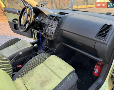 Зеленый Фольксваген Поло, объемом двигателя 1.4 л и пробегом 265 тыс. км за 4900 $, фото 6 на Automoto.ua