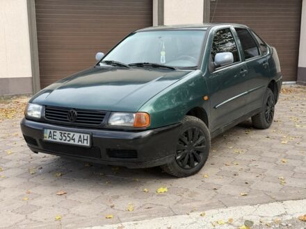 Зеленый Фольксваген Поло, объемом двигателя 1.4 л и пробегом 555 тыс. км за 1375 $, фото 1 на Automoto.ua