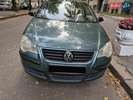 Зеленый Фольксваген Поло, объемом двигателя 1.2 л и пробегом 145 тыс. км за 3400 $, фото 1 на Automoto.ua