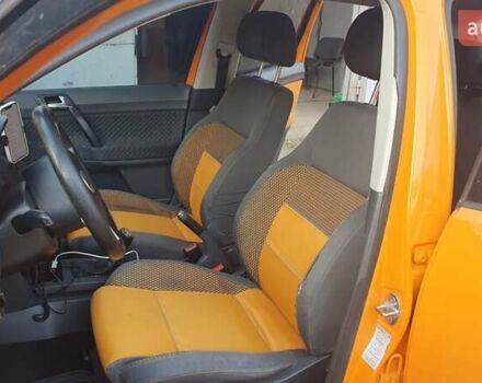 Помаранчевий Фольксваген Поло, об'ємом двигуна 1.2 л та пробігом 186 тис. км за 5000 $, фото 4 на Automoto.ua