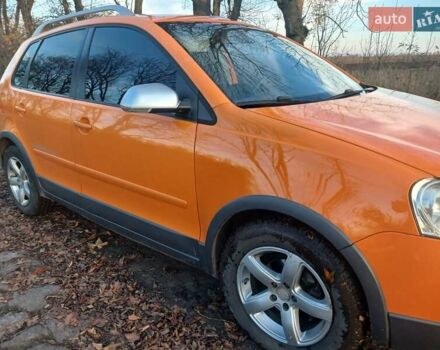 Помаранчевий Фольксваген Поло, об'ємом двигуна 1.39 л та пробігом 196 тис. км за 6700 $, фото 2 на Automoto.ua