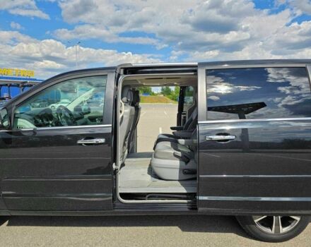 Фольксваген Рутан 2013 у Києві на Automoto.ua Чорний Фольксваген Рутан, об'ємом двигуна 3.6 л та пробігом 170 тис. км за 14800 $, фото 15 на Automoto.ua