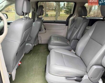 Сірий Фольксваген Рутан, об'ємом двигуна 3.6 л та пробігом 294 тис. км за 11990 $, фото 17 на Automoto.ua