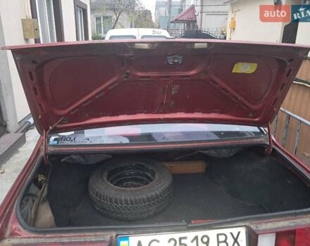 Красный Фольксваген Сантана, объемом двигателя 1.8 л и пробегом 320 тыс. км за 650 $, фото 5 на Automoto.ua
