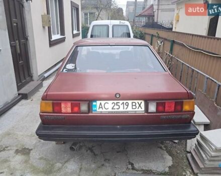 Красный Фольксваген Сантана, объемом двигателя 1.8 л и пробегом 320 тыс. км за 650 $, фото 1 на Automoto.ua