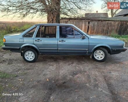 Зеленый Фольксваген Сантана, объемом двигателя 1.76 л и пробегом 300 тыс. км за 1000 $, фото 3 на Automoto.ua