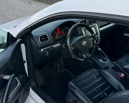 Белый Фольксваген Скирокко, объемом двигателя 2 л и пробегом 213 тыс. км за 13000 $, фото 5 на Automoto.ua