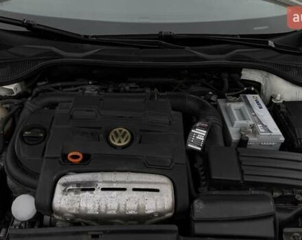 Білий Фольксваген Скірокко, об'ємом двигуна 1.39 л та пробігом 223 тис. км за 9800 $, фото 28 на Automoto.ua