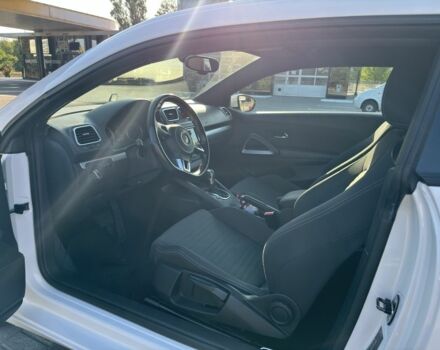 Белый Фольксваген Скирокко, объемом двигателя 2 л и пробегом 130 тыс. км за 10500 $, фото 6 на Automoto.ua