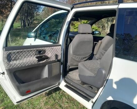 Белый Фольксваген Шаран, объемом двигателя 1.9 л и пробегом 390 тыс. км за 4300 $, фото 6 на Automoto.ua